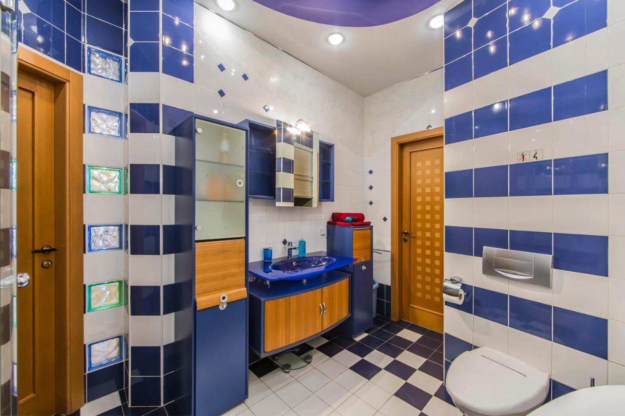 3-Room Apartments On Khreshchatyk. Building With Star Kyiv Exterior photo
